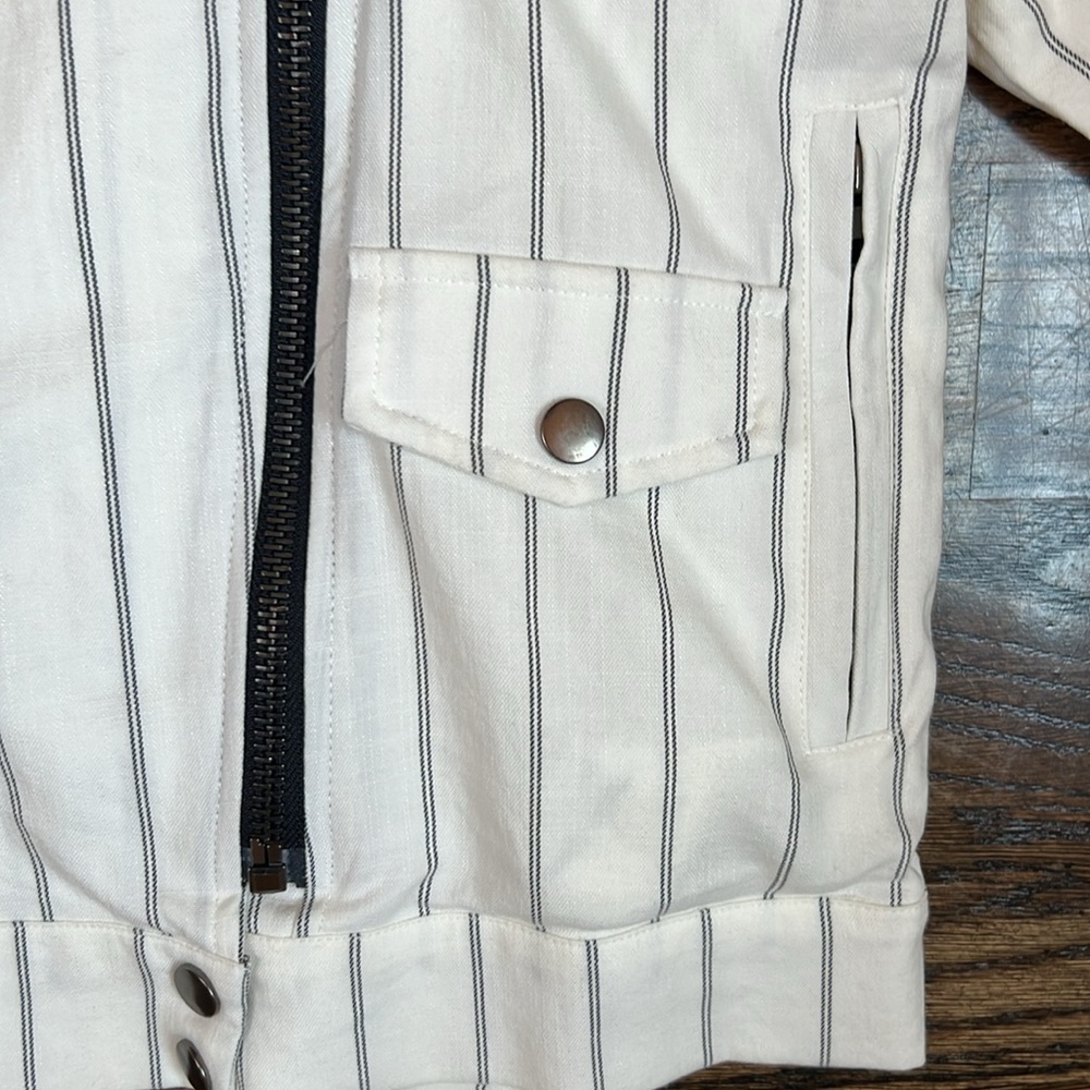 Line+Dot Jacket Size - Picture 4 of 8